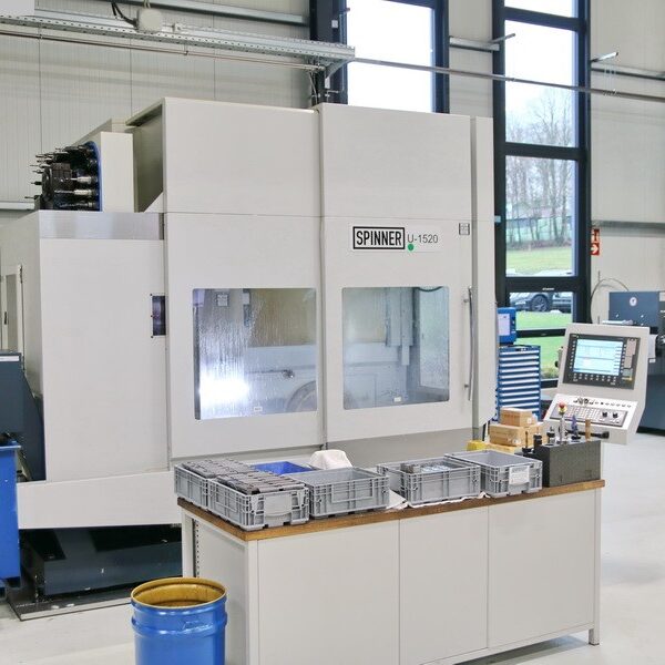 Viisiakselinen työstökeskus Spinner U5-1520