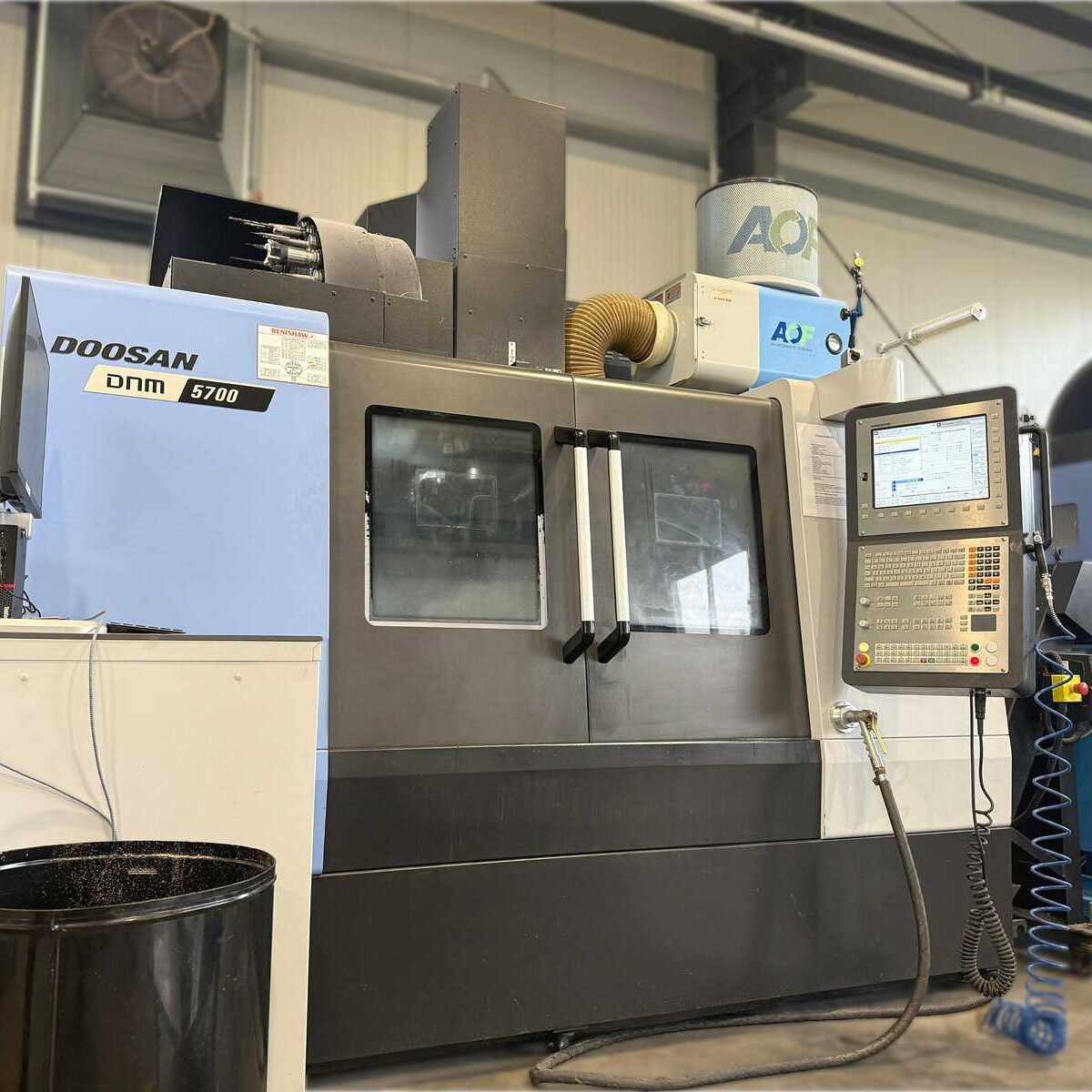 Pystykarainen työstökeskus Doosan DNM 5700